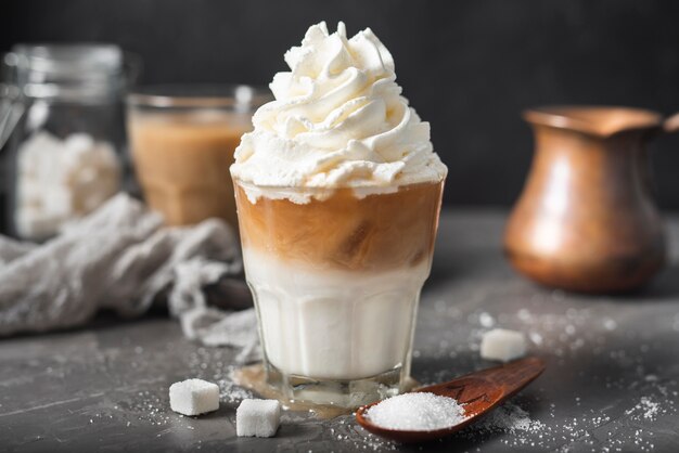 クローズアップおいしい飲み物とクリーム