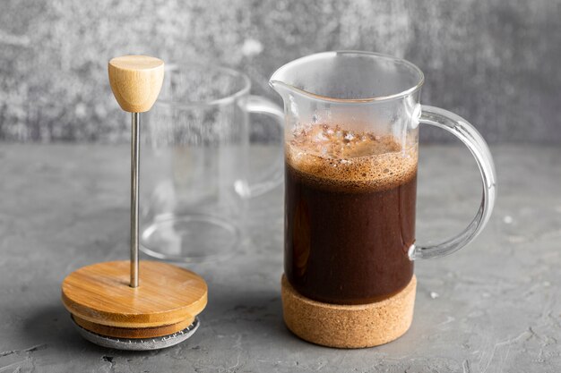 クローズアップおいしい新鮮なコーヒーを提供する準備ができて