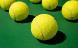 Foto gratuita primo piano delle palle da tennis