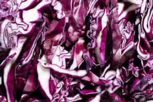 Free photo close-up texture of red cabbage