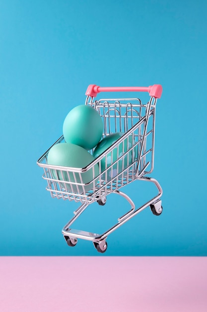 Free photo close up on toy cart with easter eggs