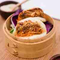 Free photo close-up of traditional food gua bao in bamboo steamer