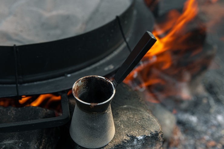 Free Photo close-up of a turk with coffee on a blurred background.