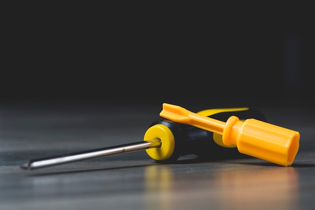 Free photo close-up of two screwdrivers