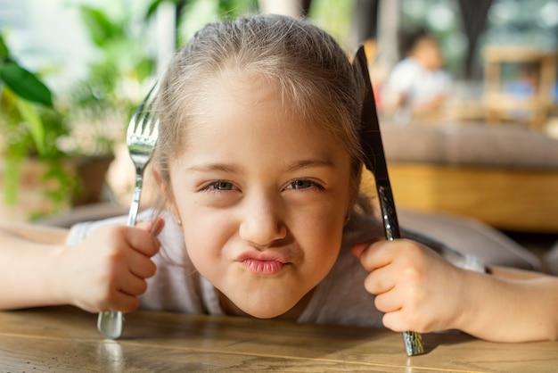 Free photo close up upset girl holding cutlery