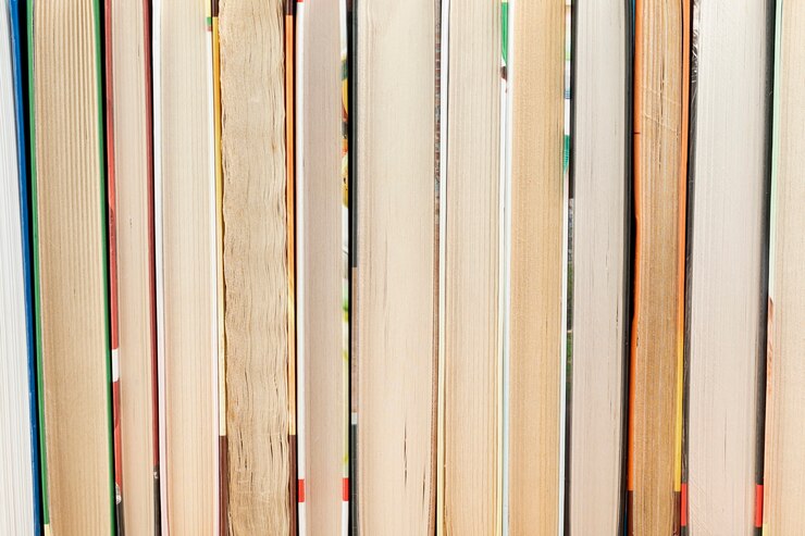 ฟรี Photo close-up of used books paper