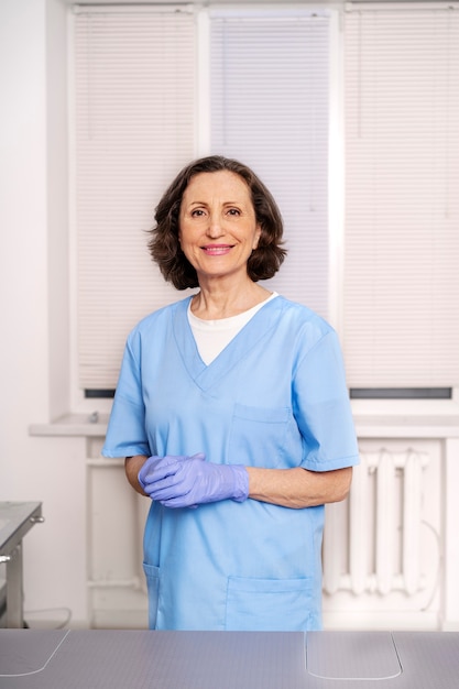 Free photo close up on veterinary doctor in office