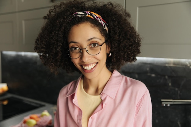 Free photo close up view of black woman smile at camera