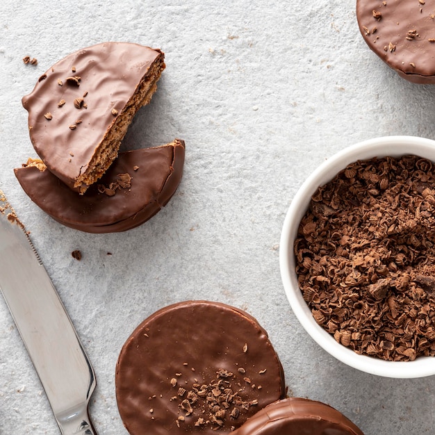 Foto gratuita vista ravvicinata di deliziosi biscotti alfajores