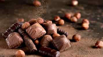 Foto gratuita vista ravvicinata del delizioso assortimento di cioccolato