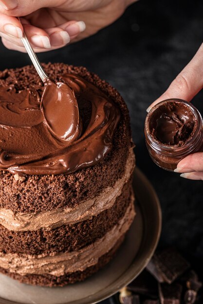 美味しいチョコレートケーキのクローズアップ