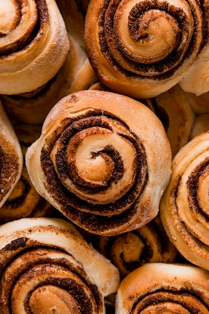 Free photo close-up view of delicious cinnamon rolls