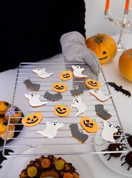 Free photo close-up view of delicious halloween cookies