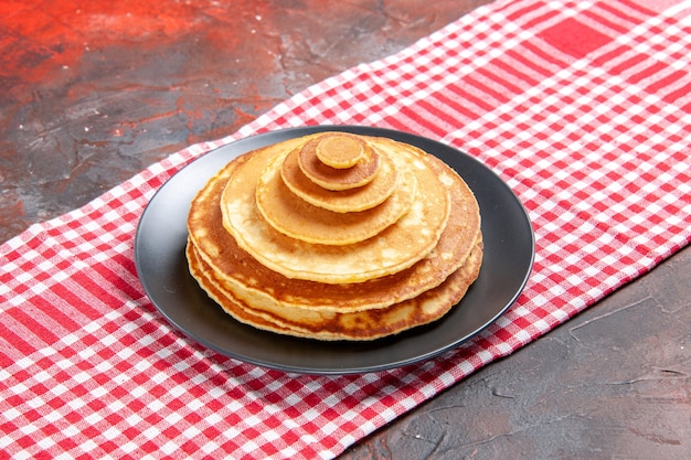 Free photo close up view of delicious panacakes on a red stripped towel