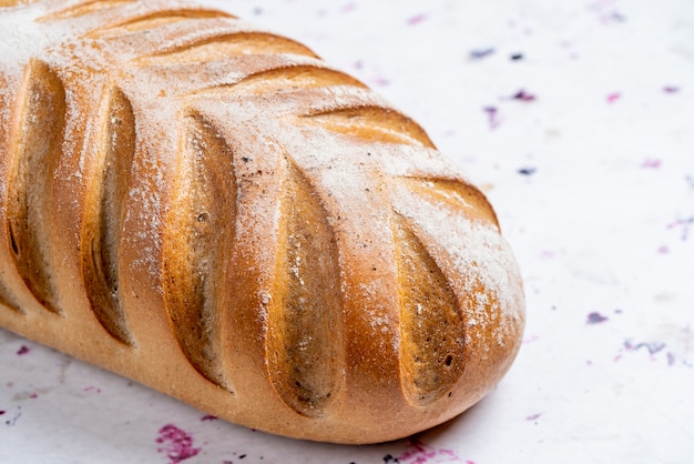 Foto gratuita chiuda sulla vista di pane fresco su marmo