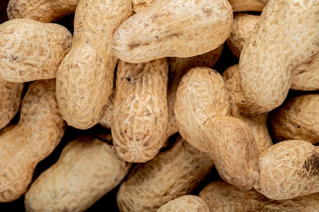 Free photo close up view of peanuts in shell background of peanuts