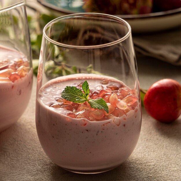 Free photo close-up view of yogurt with pomegranate