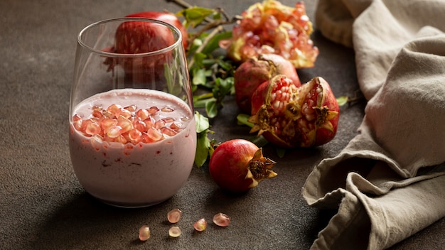 Free photo close-up view of yogurt with pomegranate