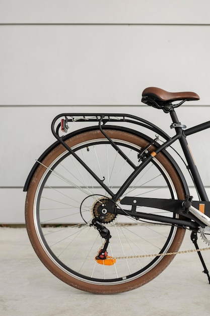 Free photo close-up vintage bicycle rear wheel