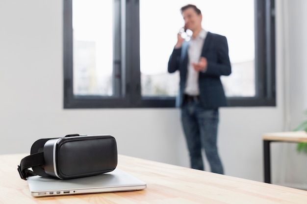 책상 위의 클로즈업 VR 기술