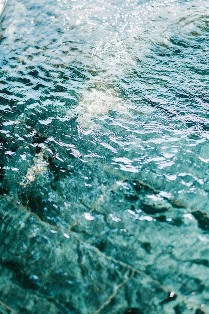 Foto gratuita chiudere l'acqua in piscina