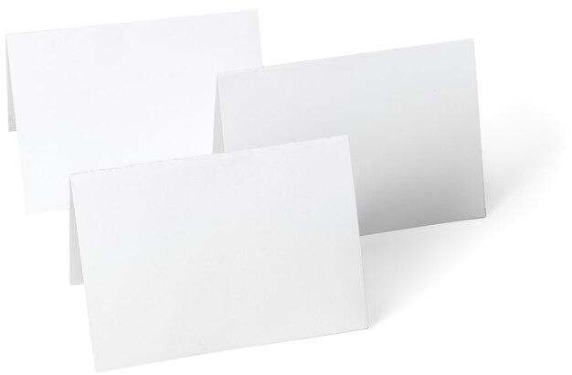Крупным планом белая бумага для заметок на белом фоне