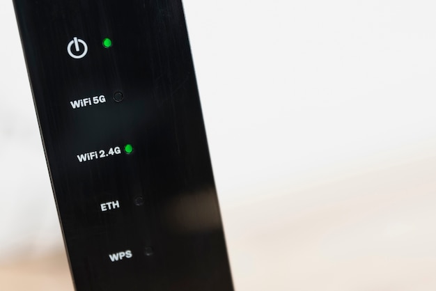 Foto gratuita primo piano del router wireless con copia-spazio