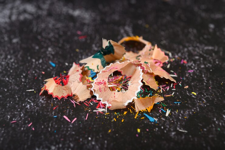 Free Photo close-up with wood pencil shavings laid on black cement floors.