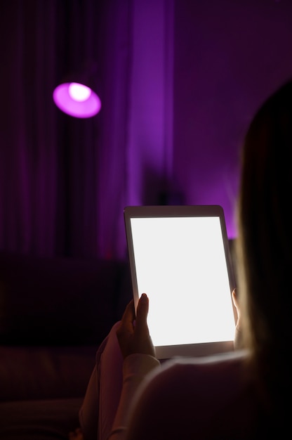 Free photo close up woman in the dark