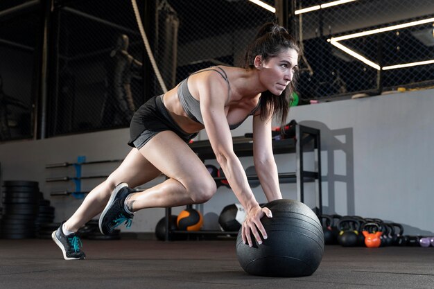Close up on woman doing crossfit workout