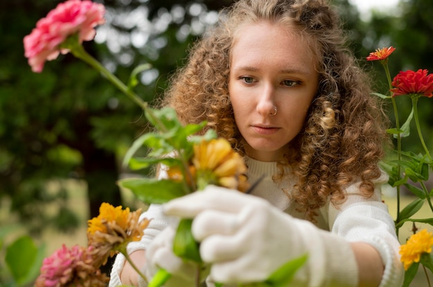 Free photo close up woman holding flower