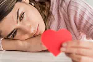 Free photo close-up woman holding heart