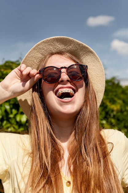 Free photo close-up woman laughing