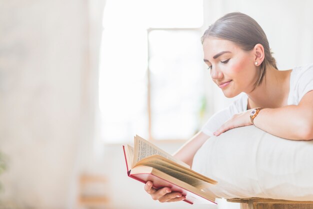 女性、クローズアップ、ベッド、読書、読書