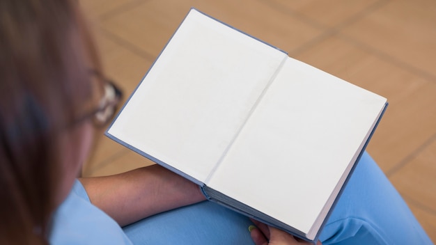 Close-up woman reading