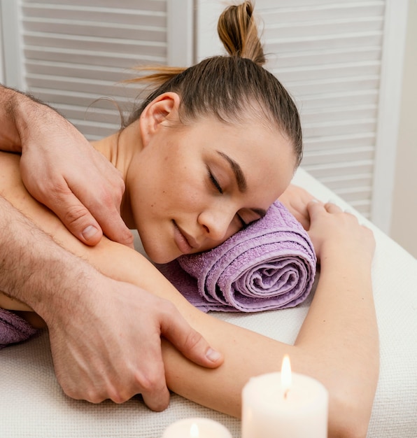 Free photo close up woman receiving massage