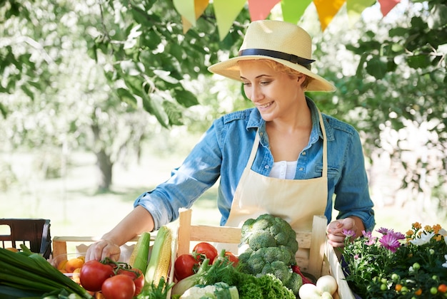 Free photo close up on woman seeling crops from her garden