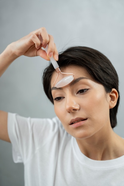 Free photo close up woman selfcare concept