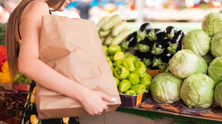 Бесплатный Фотография крупным планом женщина, покупки продуктов