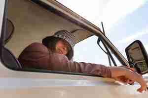 Free photo close up woman wearing hat