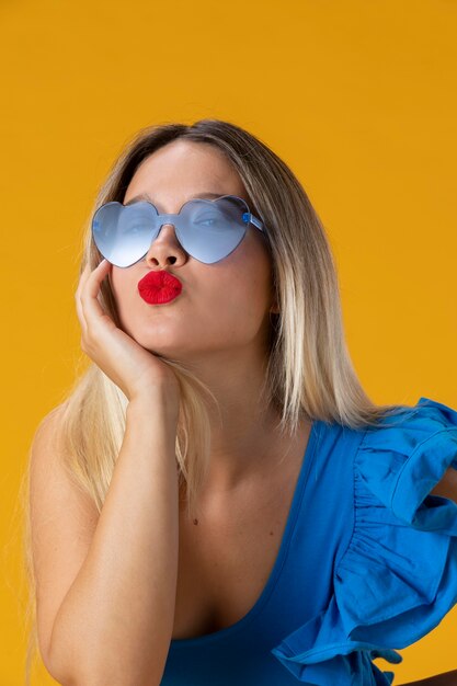 Close up woman wearing sunglasses