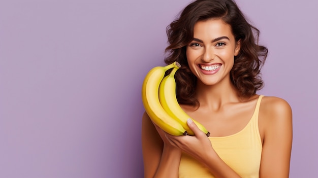 Близкий взгляд на женщину с бананами
