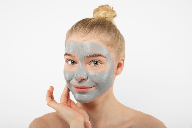 Free photo close up woman with face mask