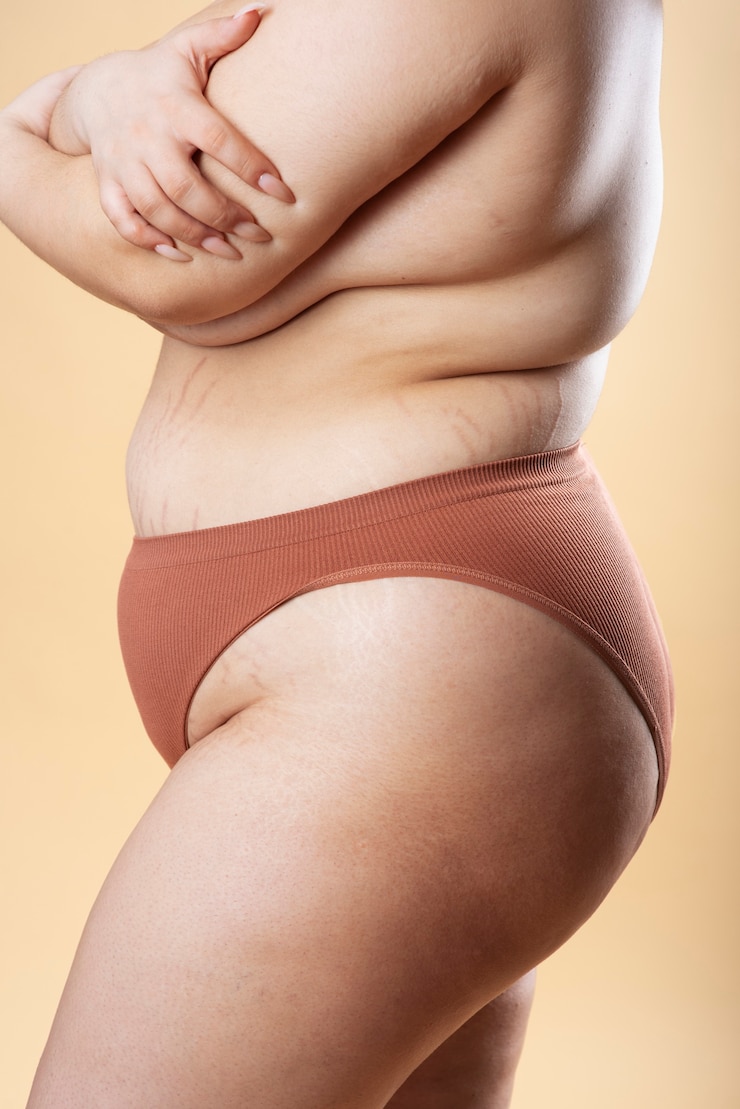 Free Photo close up woman with natural body