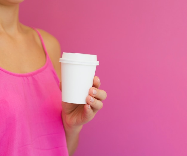 Close-up woman with pink shirt and copy-space