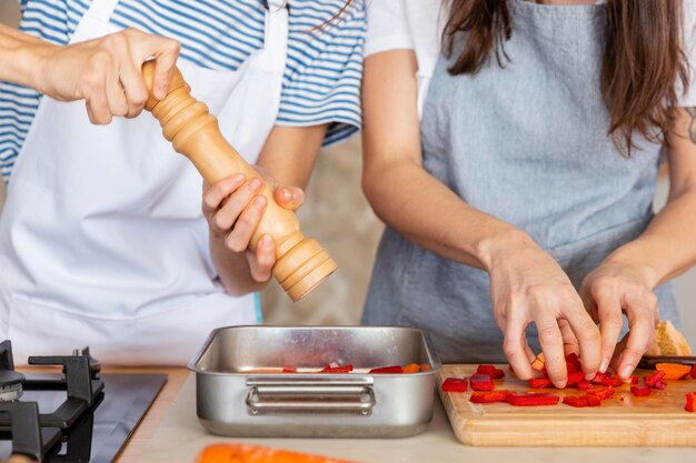 Free photo close up women cooking together