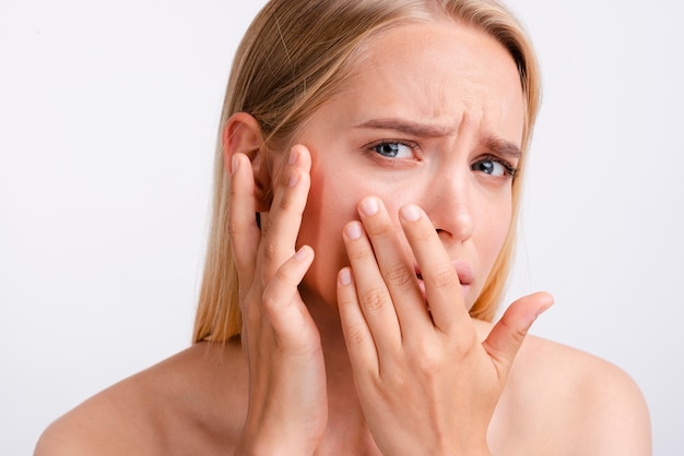 Free photo close-up worried woman with white background