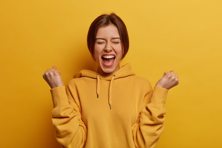 Free Photo close up on young attractive and charismatic woman isolated