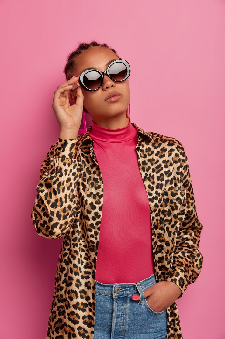 Free Photo close up on young attractive and charismatic woman isolated