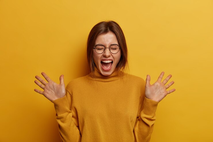 Free Photo close up on young attractive and charismatic woman isolated